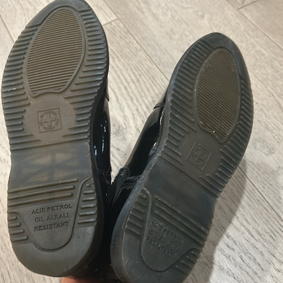 Dr Martens patent leather boots. - Picture 4 of 7